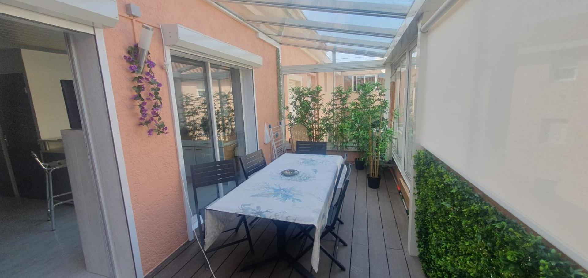 Joli Et Spacieux Studio Avec Garage Au Bord De Mer Frejus Exterior photo